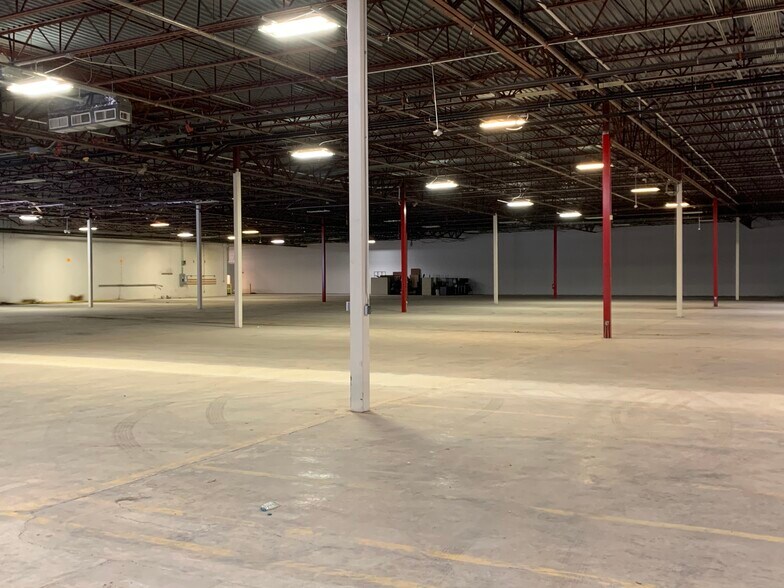 More Photos Of 2800 S MacArthur Dr, Alexandria Light Distribution For Lease