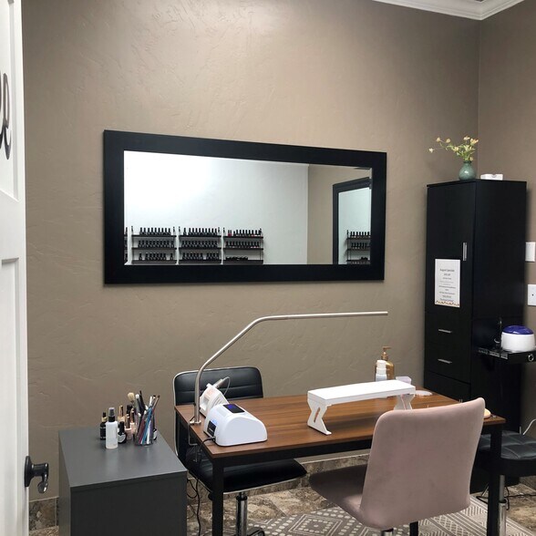 More Photos Of 1037 Main St, Evanston Storefront Retail Office For Sale