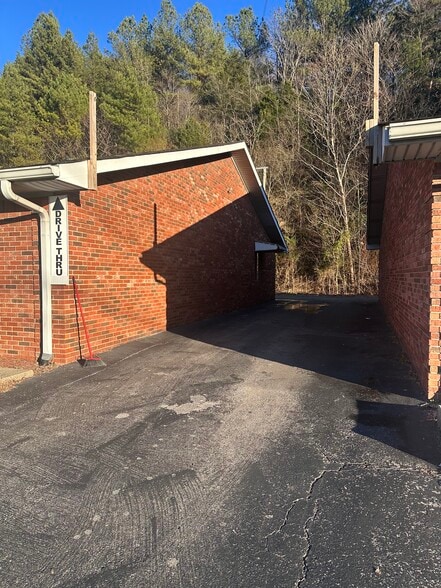 More Photos Of 686 S Highway 25 W, Williamsburg Office For Lease