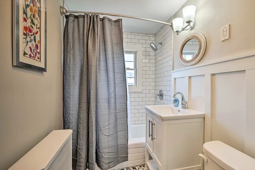 More Photos Of 77 Canada St, Lake George General Retail For Sale