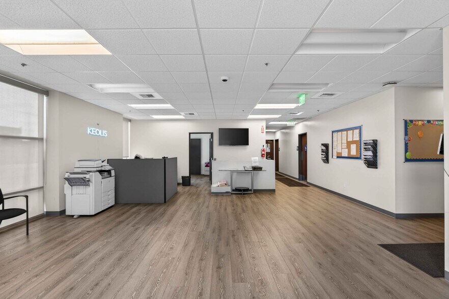 More Photos Of 9031 N Lurline Ave, Chatsworth Distribution For Lease