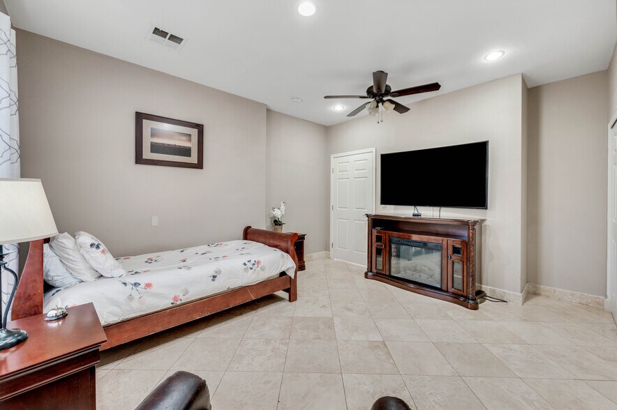 More Photos Of 12558 N 76th St, Scottsdale Assisted Living For Sale