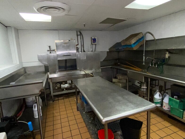 More Photos Of 901 Dual Hwy, Hagerstown Restaurant For Sale