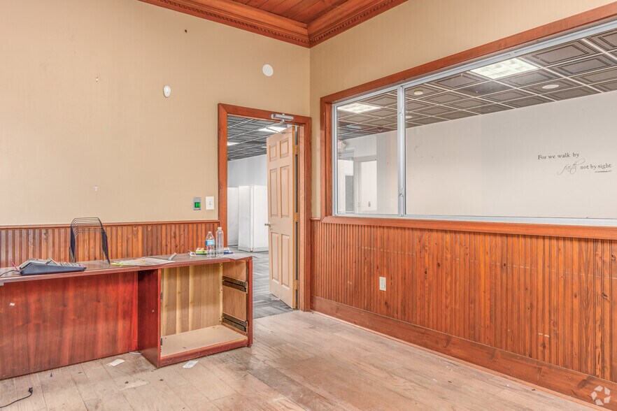 More Photos Of 12 NW 5th Pl, Williston Manufacturing For Lease