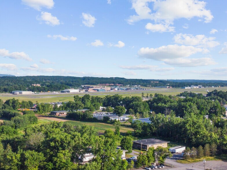 More Photos Of 267 Wolf Rd, Latham Office For Lease