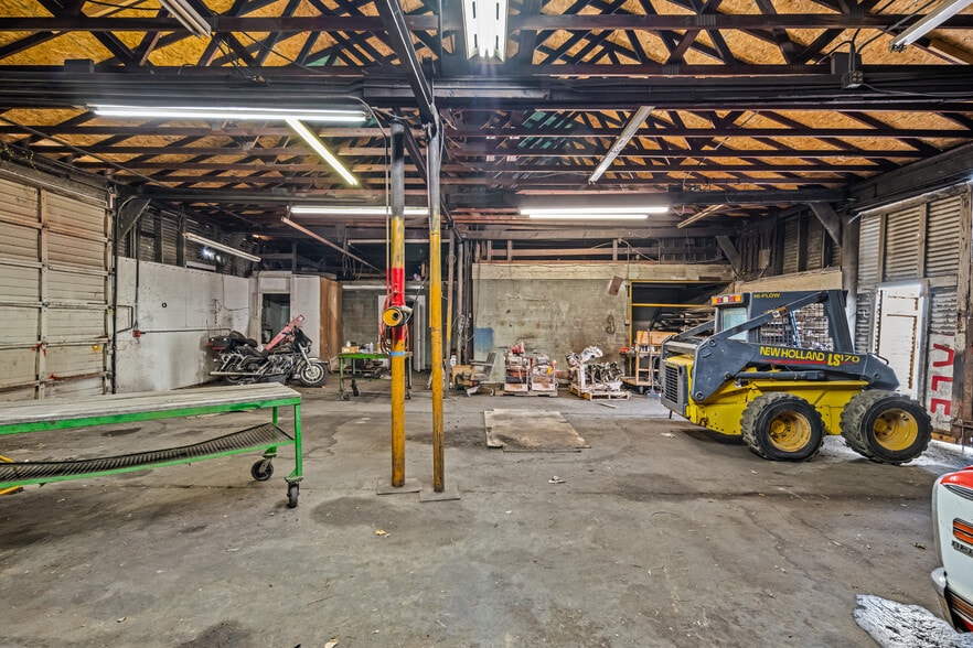 More Photos Of 1808 Bomar Ave, Fort Worth General Retail For Sale