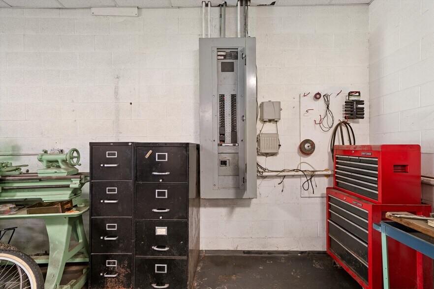 More Photos Of 591 Burnham Ave, Calumet City Office Residential For Sale