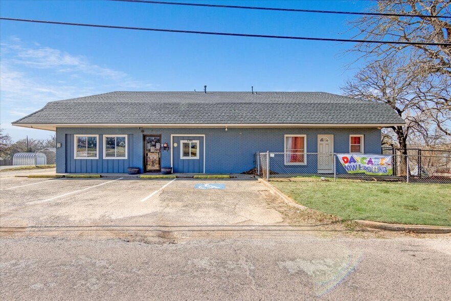 More Photos Of 1201 W Nelson St, Denison Daycare Center For Sale