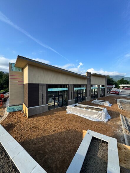 More Photos Of 1897 Main st, Waynesville General Retail For Sale