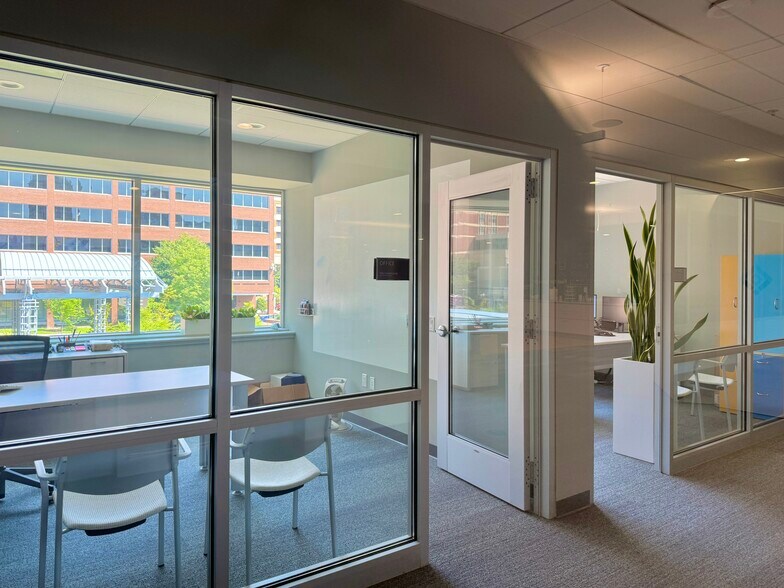 More Photos Of 100 N Queen St, Lancaster Office For Sale