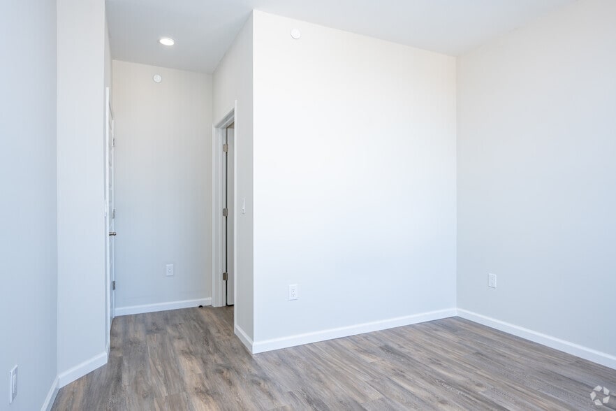 More Photos Of 9-11 Clark St, Newark Apartments For Sale