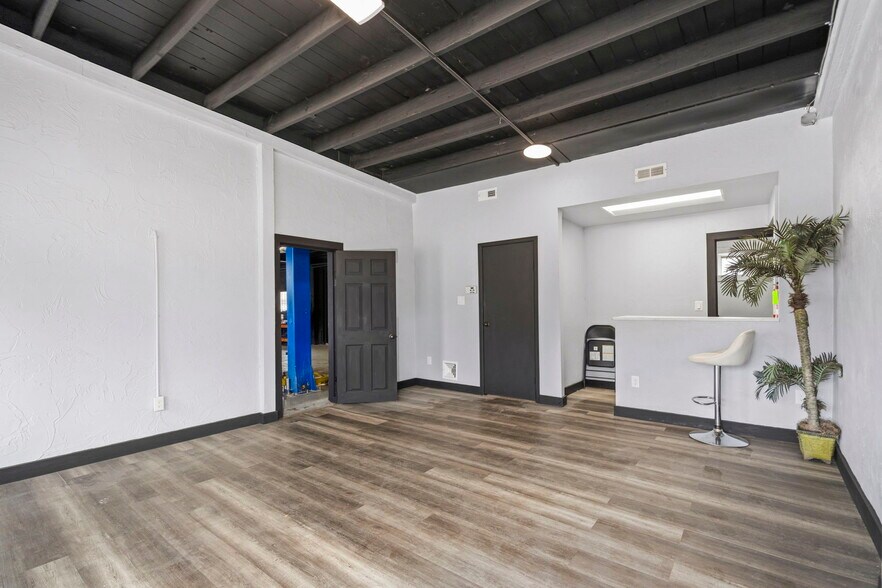 More Photos Of 530 E Eisenhower Blvd, Loveland Freestanding For Sale