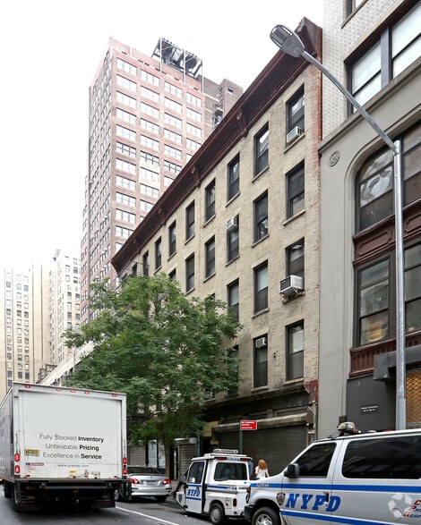 More Photos Of 147 W 29th St, New York Office For Lease