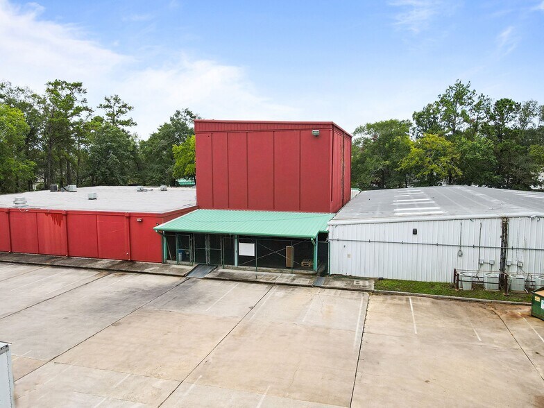 More Photos Of 1625 Airport Rd, Conroe Warehouse For Sale