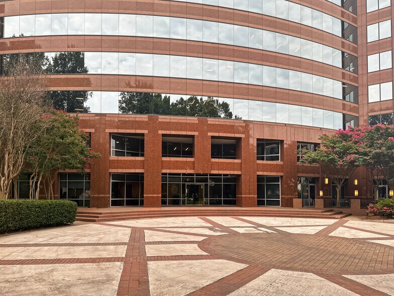 More Photos Of 6000 Fairview Rd, Charlotte Coworking Space