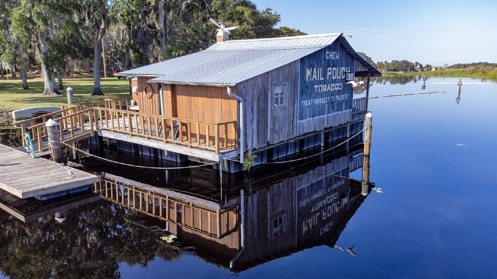 More Photos Of 3900 Peninsula Pt, Sanford Marina For Sale