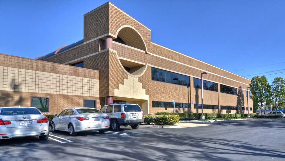 More Photos Of 62 Corporate Park, Irvine Medical For Lease
