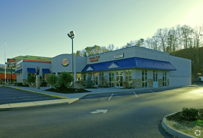 Primary Photo Of 3676 N Parkway, Pigeon Forge Freestanding For Lease