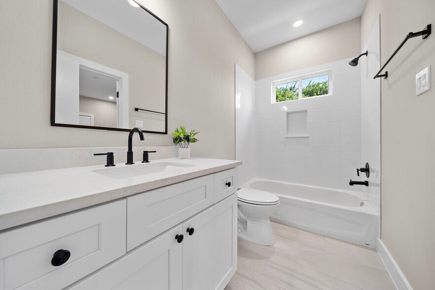 More Photos Of 11 Wellford St, Houston Apartments For Sale