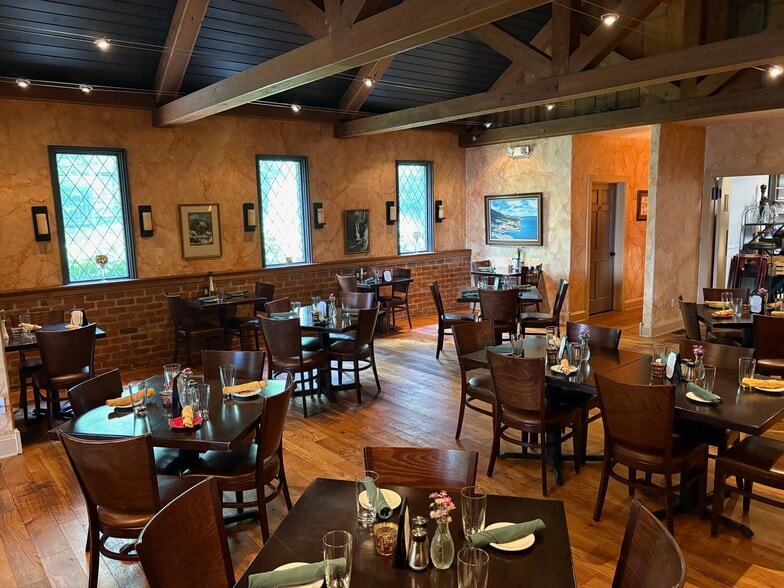 More Photos Of 1134 Washington St E, Lewisburg Restaurant For Sale