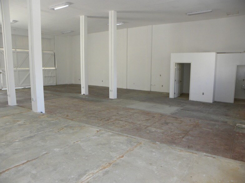 More Photos Of 1101-1119 S La Brea Ave, Los Angeles Freestanding For Lease
