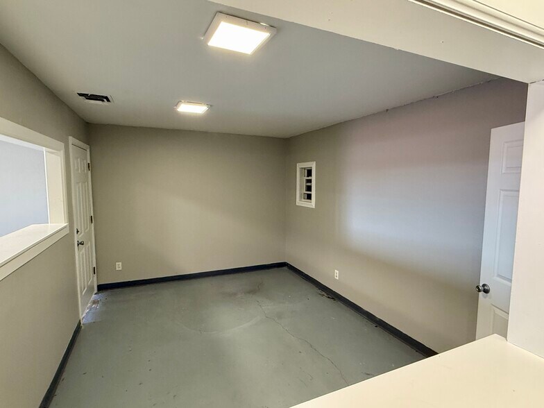 More Photos Of 3227 Meade Ave, Las Vegas Light Manufacturing For Lease