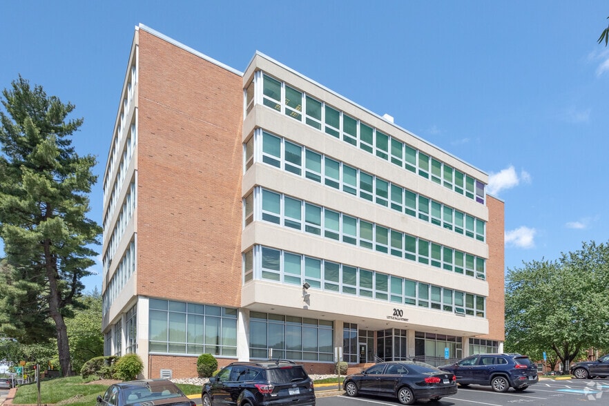 Primary Photo Of 200 Little Falls St, Falls Church Office For Lease
