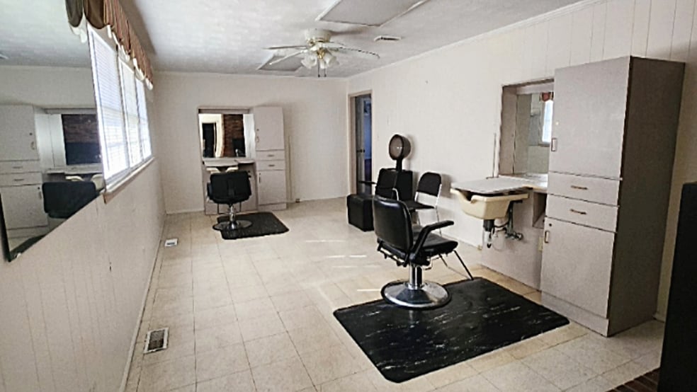 More Photos Of 7117 Raeford Rd, Fayetteville Freestanding For Lease