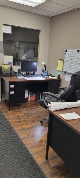 More Photos Of 4882 English Towne Dr, Memphis Warehouse For Lease