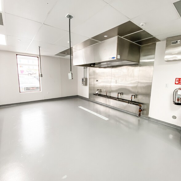 More Photos Of 1499 Regal Row, Dallas Restaurant For Lease