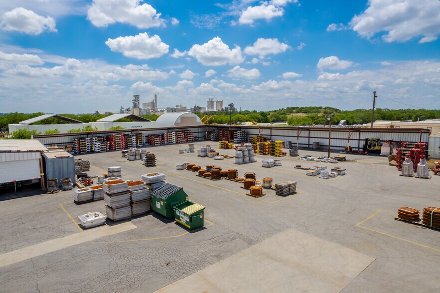 More Photos Of 4350 Naco Pass, San Antonio Service For Sale