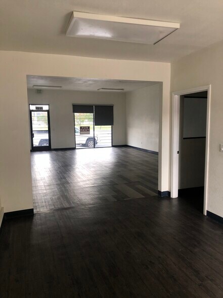 More Photos Of 5268-5276 Atlantic Blvd, Maywood Showroom For Sale