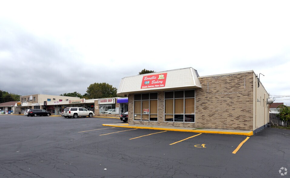 More Photos Of 1555-1569 Plainfield Pike, Johnston Storefront Retail Office For Lease