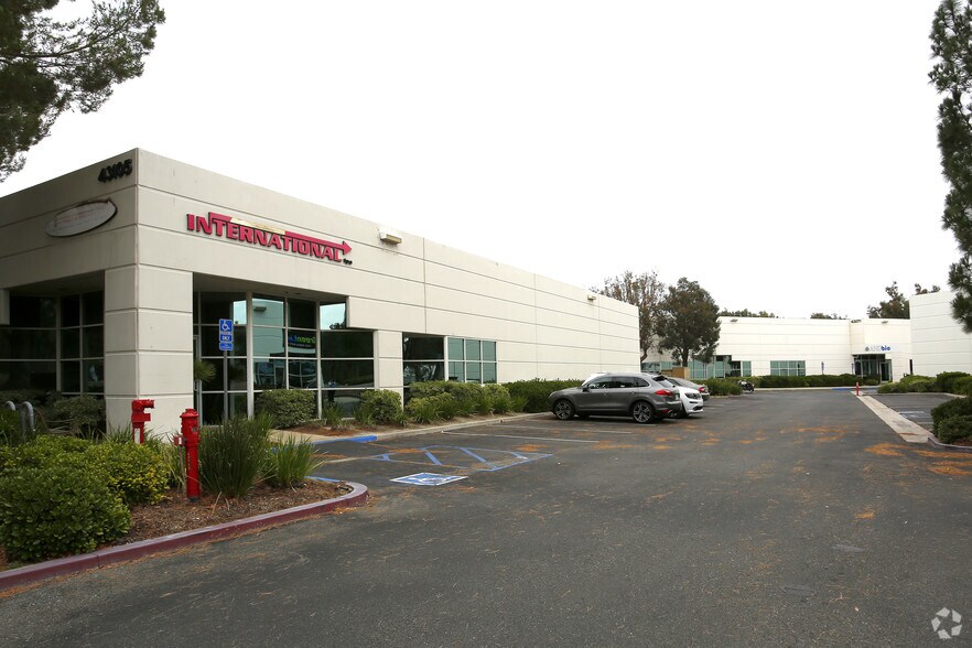 More Photos Of 43105 Business Park Dr, Temecula Manufacturing For Lease