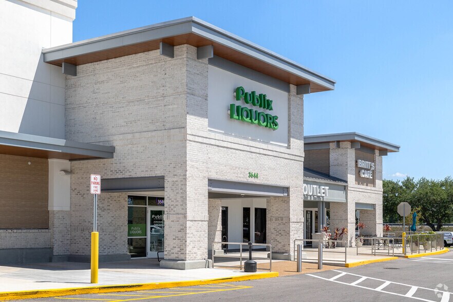 More Photos Of 3636 Harden Blvd, Lakeland Supermarket For Lease
