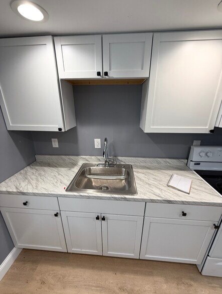 More Photos Of 2 Lyon St, Putnam Apartments For Sale