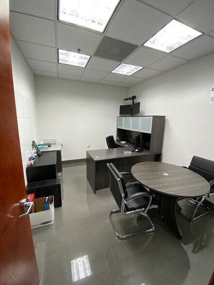 More Photos Of 10508 N Kendall Dr, Miami General Retail For Lease