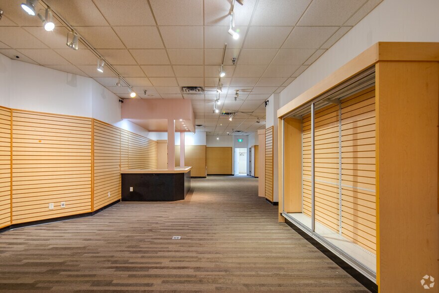 More Photos Of 1601-1715 152 St, Surrey Storefront Retail Office For Lease