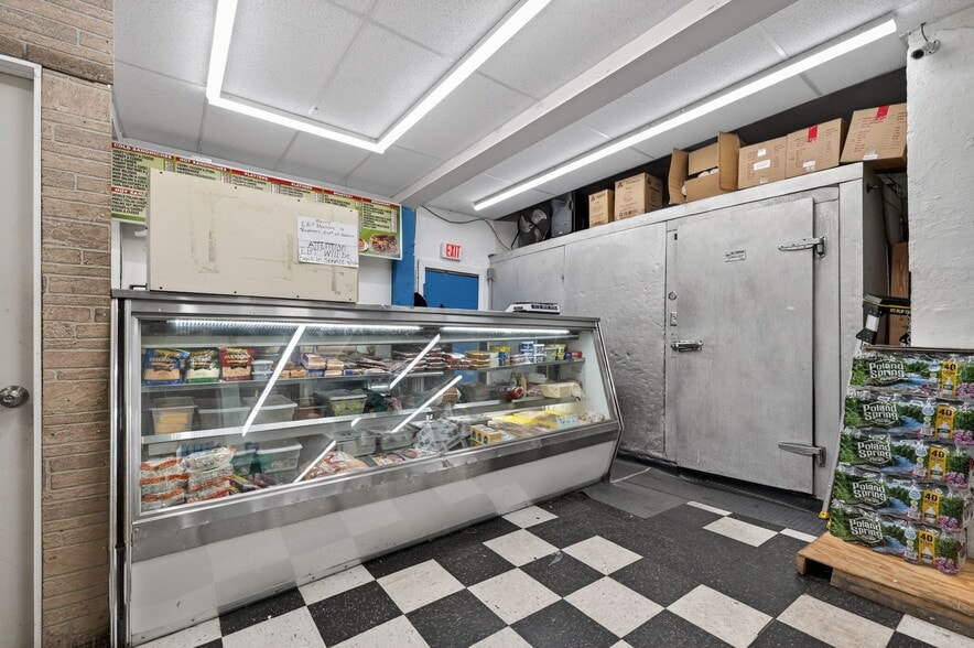More Photos Of 661 S 18th St, Newark Apartments For Sale