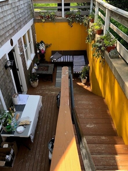 More Photos Of 316 Gifford St, Falmouth Office For Lease