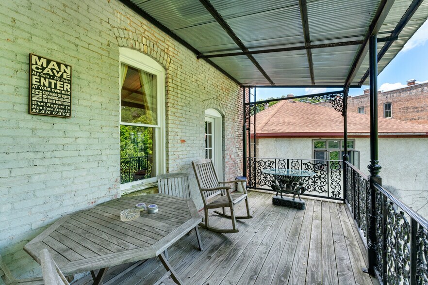 More Photos Of 87 Spring St, Eureka Springs Storefront Retail Residential For Sale