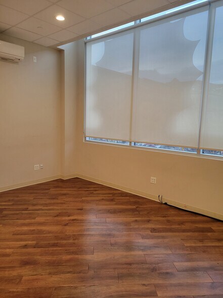 More Photos Of 324 W 125th St, New York Storefront For Lease