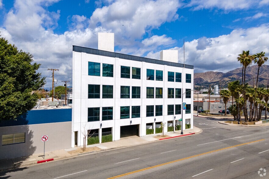 More Photos Of 135 W Magnolia Blvd, Burbank Loft Creative Space For Lease