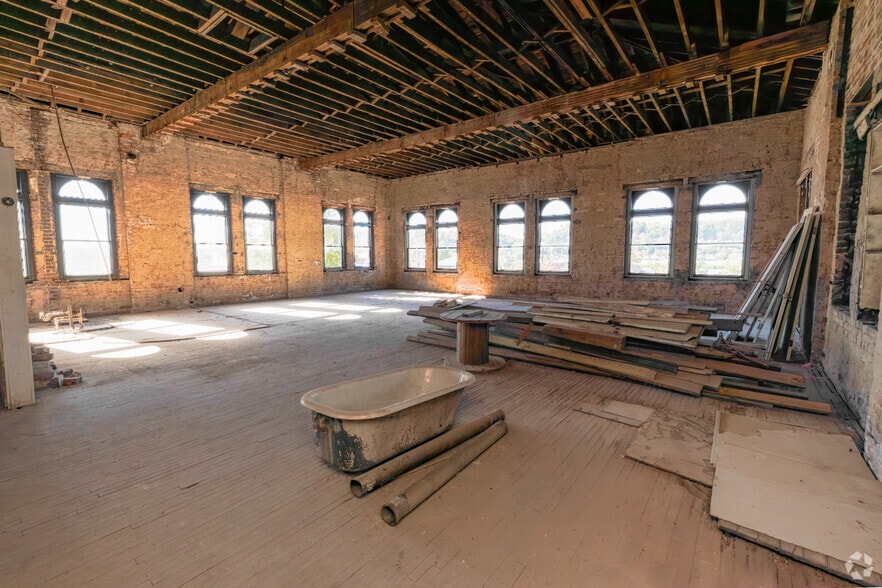 More Photos Of 222 S 3rd St, Ironton Specialty For Sale