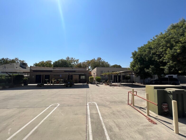 More Photos Of 512 15th St, Modesto Office For Lease