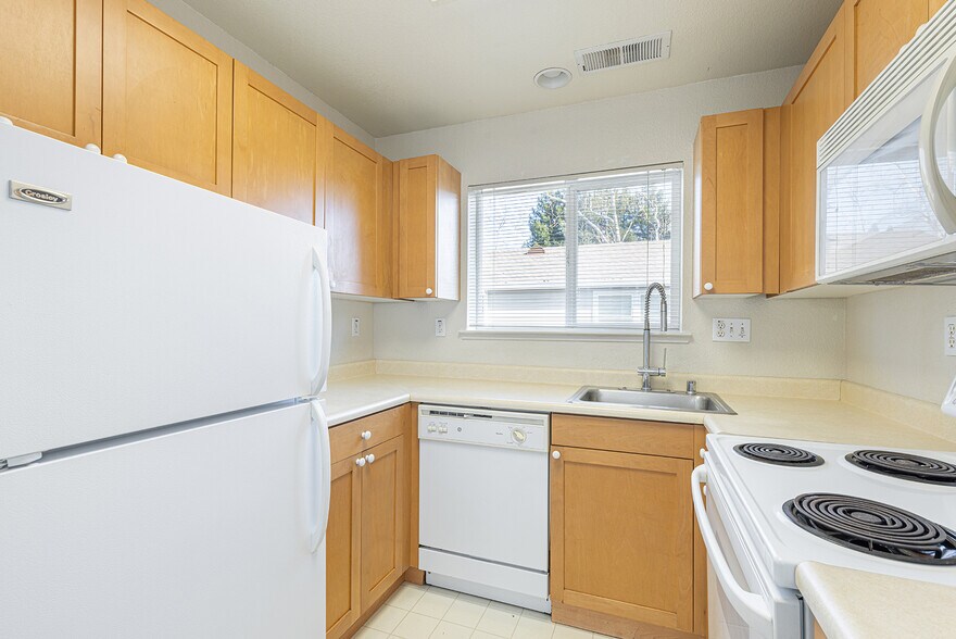 More Photos Of 2131 Naomi Pl, Santa Rosa Apartments For Sale