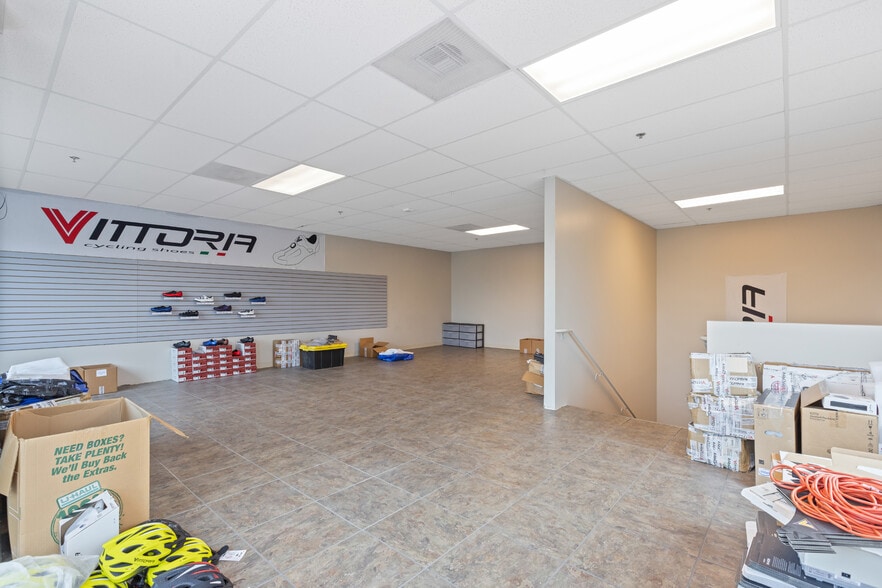 More Photos Of 28522-28528 Constellation Rd, Valencia Warehouse For Lease