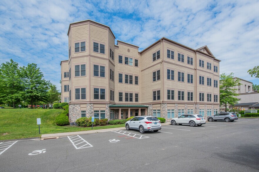 More Photos Of 464 Heritage Rd, Southbury Medical For Lease