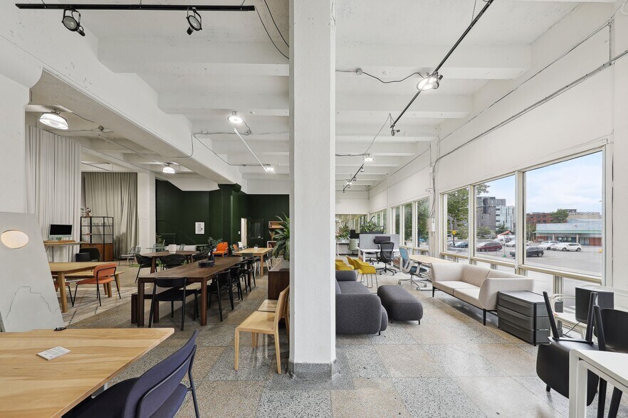 More Photos Of 6659 Av Du Parc, Montréal Industrial For Sale