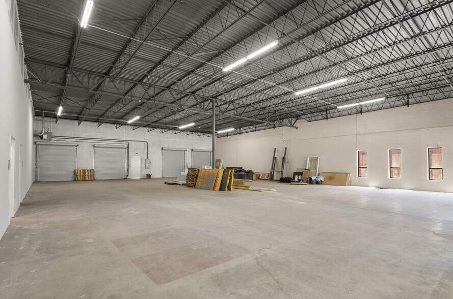 More Photos Of 1803 Associates Ln, Charlotte Showroom For Lease